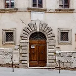 In Palazzo Bucelli